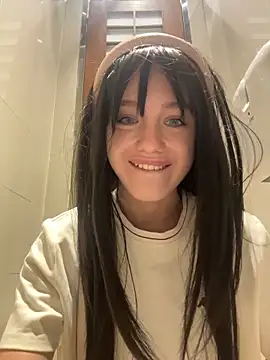 MiaTee live sex cam