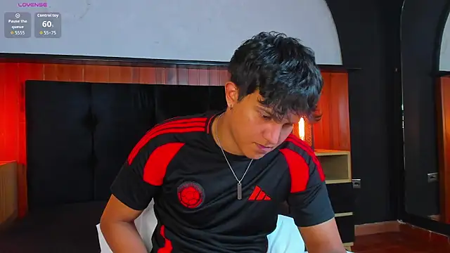 Leo_Savage_ webcam