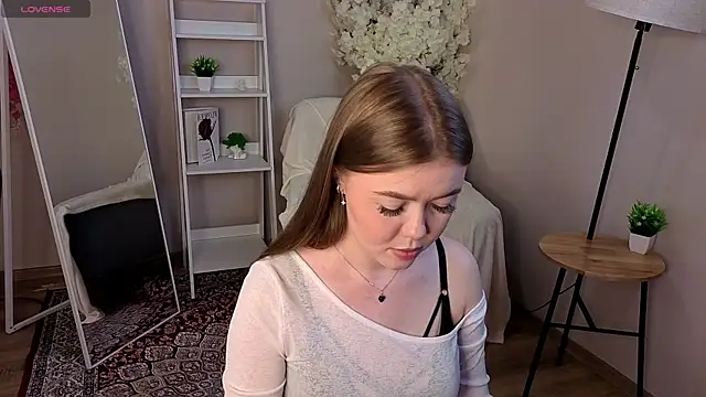 BlondeLina webcam