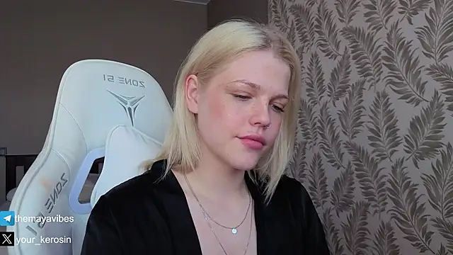 Maya_Rave webcam