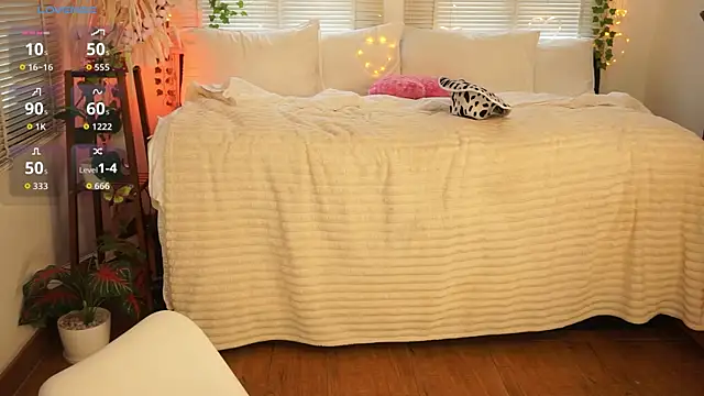 LoraDollie webcam