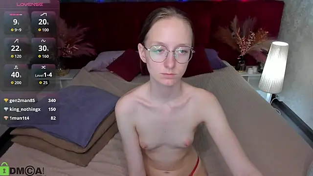 mia_e1fie - Mia_E1fie's free webcam - UK Sex Cams