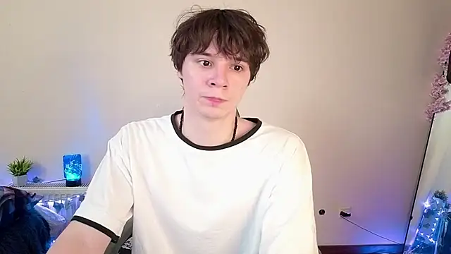 AnthonyCuutie webcam