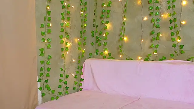 llovelymia - LlovelyMia's free webcam