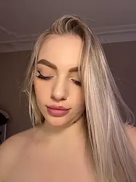 HugeBoobsAlice webcam