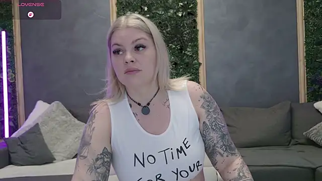 Issa_Jo webcam