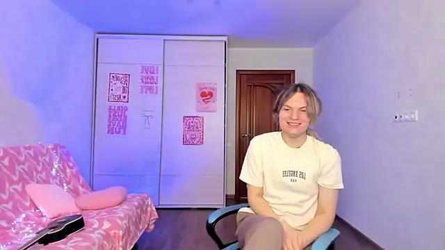 milliKira006 webcam