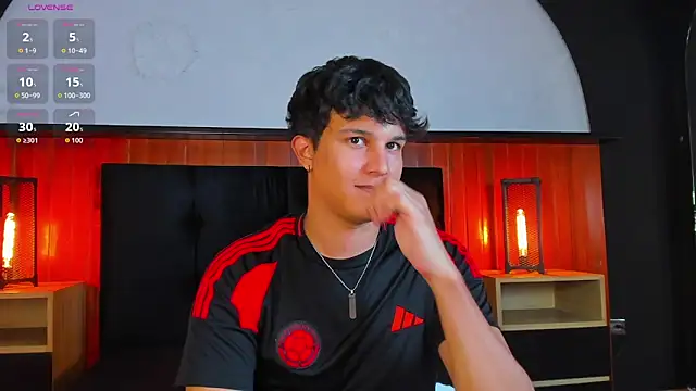 Leo_Savage_ webcam