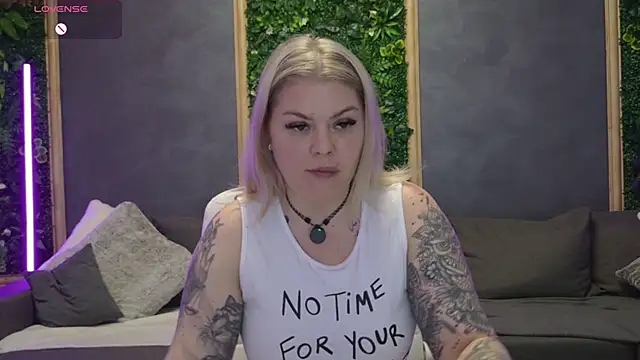 Issa_Jo webcam