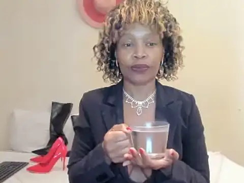 AfricanSquirtingQueen webcam