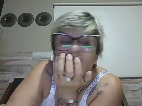 momismilf544 webcam