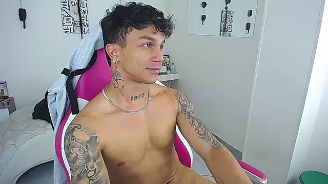 Leonard_Price live sex cam