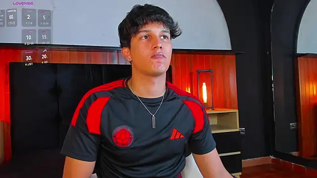 Leo_Savage_ webcam