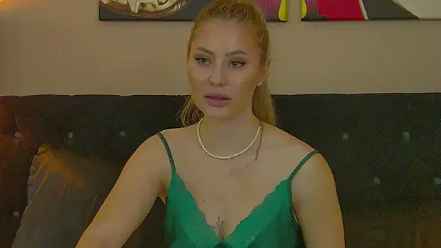 MisshaNight webcam