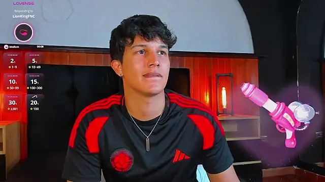 Leo_Savage_ webcam