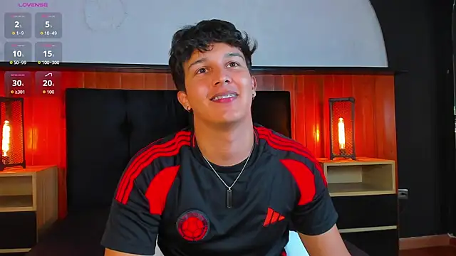 Leo_Savage_ webcam