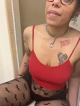 Desirae_Luciano