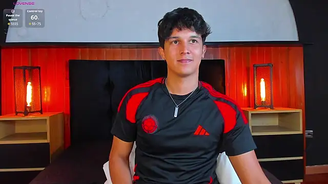 Leo_Savage_ webcam