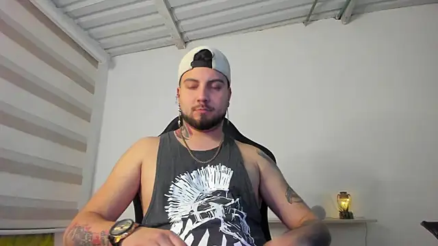 AaronHardi webcam
