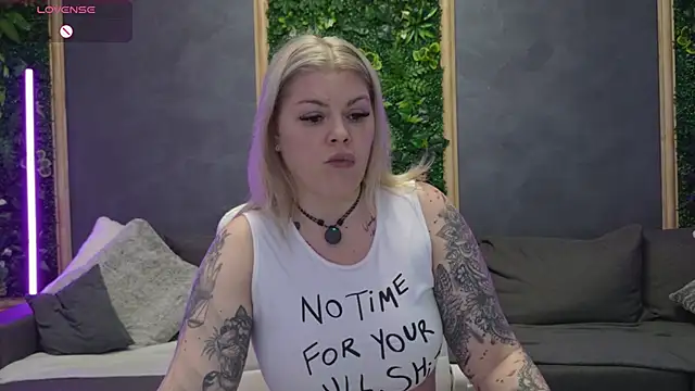 Issa_Jo webcam