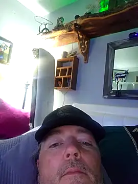 Hotredheadandtoungelasher webcam