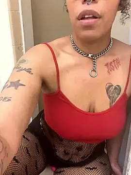 Desirae_Luciano