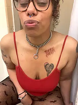 Desirae_Luciano