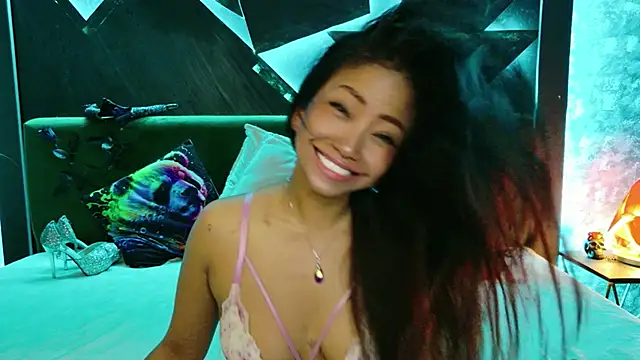 ElyaQuinn webcam
