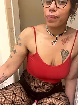 Model: Desirae_Luciano
