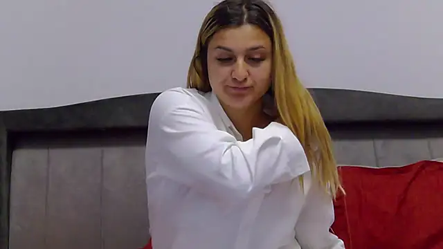 NicolePlay webcam