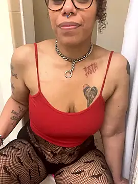 Desirae_Luciano