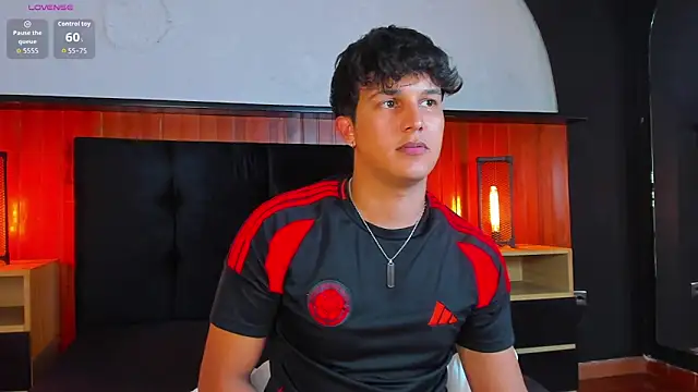 Leo_Savage_ webcam