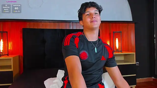Leo_Savage_ webcam