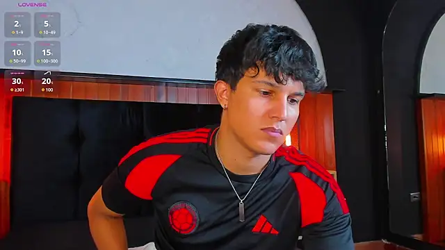 Leo_Savage_ webcam