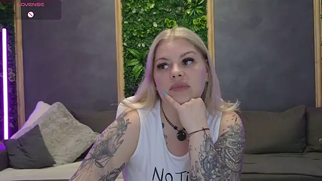 issa_jo - Issa_Jo's free webcam - UK Sex Cams