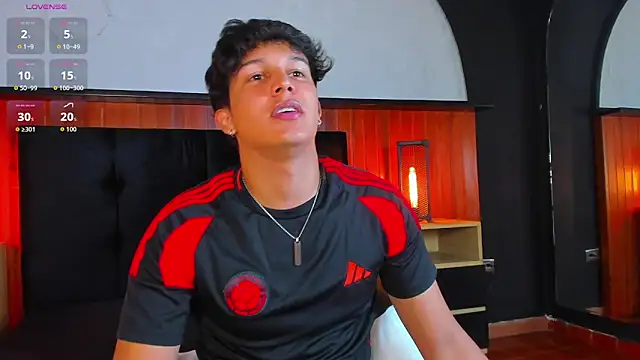 Leo_Savage_ webcam