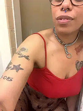 Desirae_Luciano