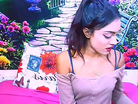 IndianPretty14u2Luv webcam