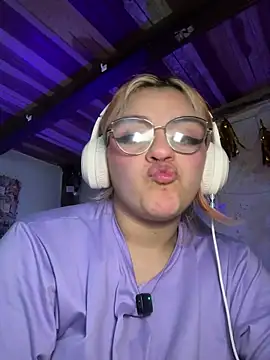 Sophia_Weest99 webcam