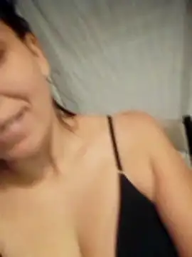Camilitaa33 webcam
