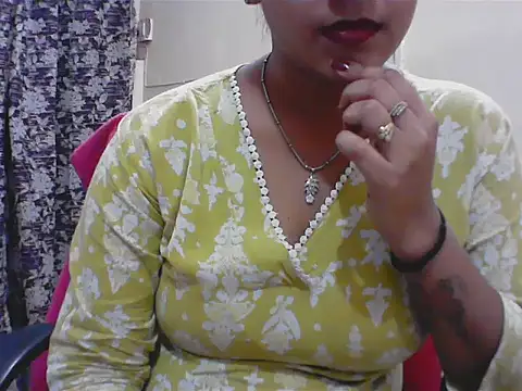LovingPihu webcam