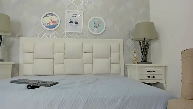 naia_cox webcam
