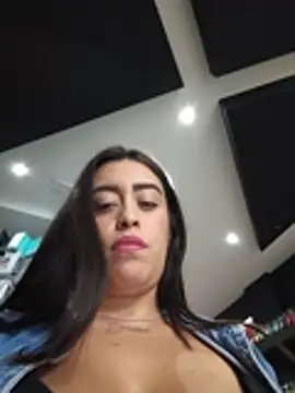 MissNyraSecret webcam