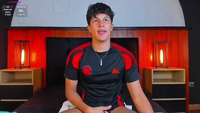 Leo_Savage_ webcam