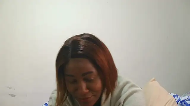 sluttylaura21 webcam