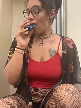 Desirae_Luciano