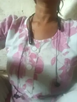 Mona_ji32 webcam