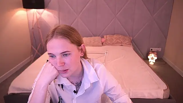 NikkyReyyy webcam