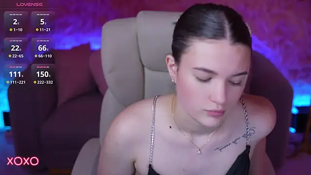 YourLolaBunny webcam