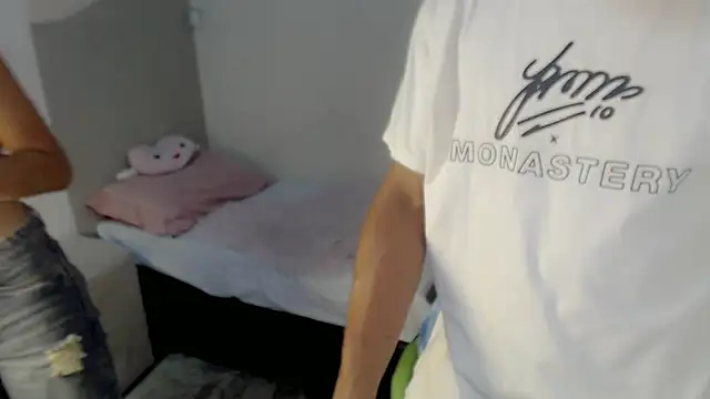 Nina_and_coby_ webcam